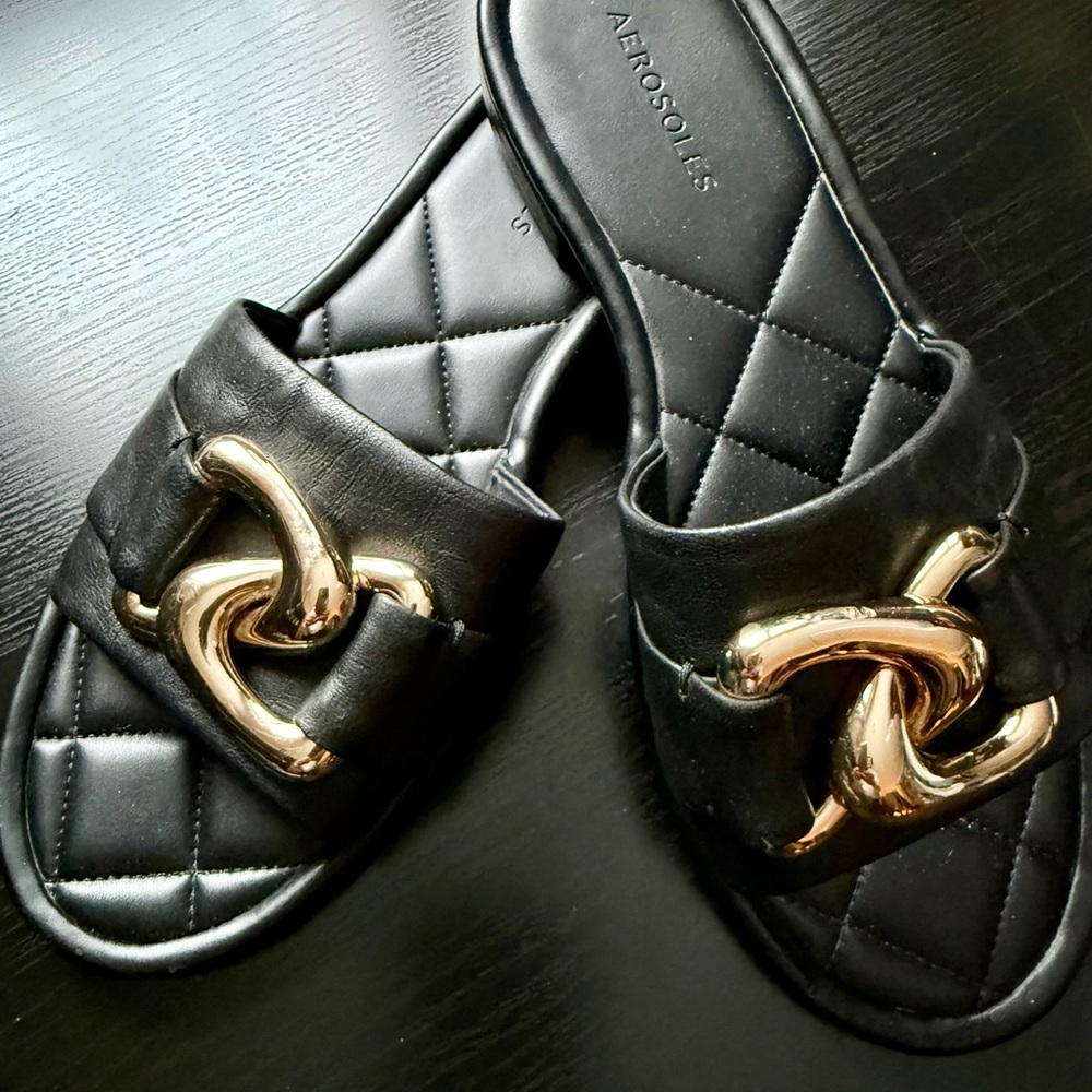 Aerosoles Black Quilted Leather Slide Sandals Gold Chain Size 9